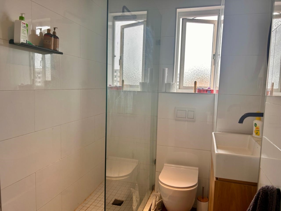 To Let 1 Bedroom Property for Rent in Sea Point Western Cape